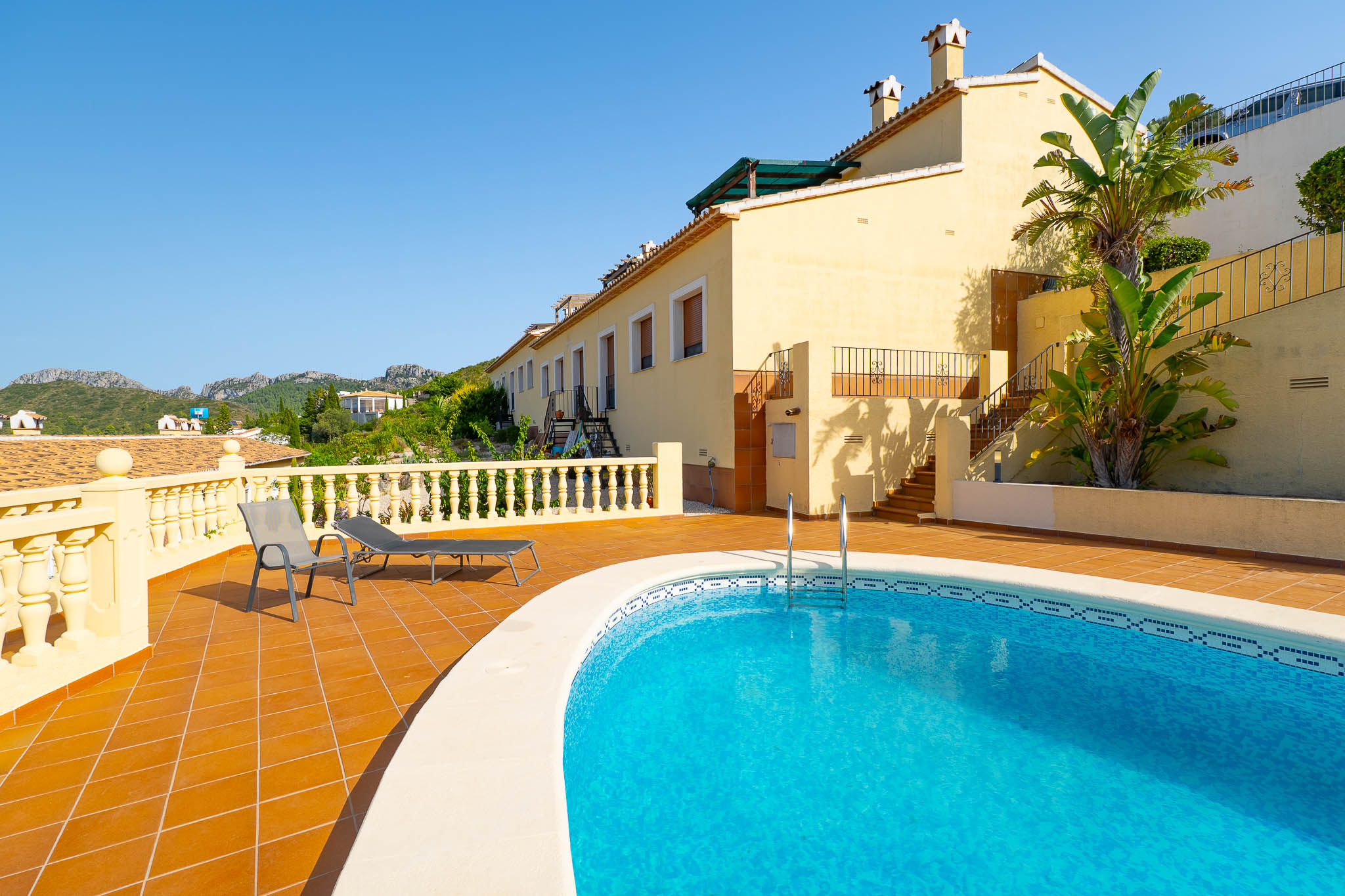 Piscina comunitaria y terraza