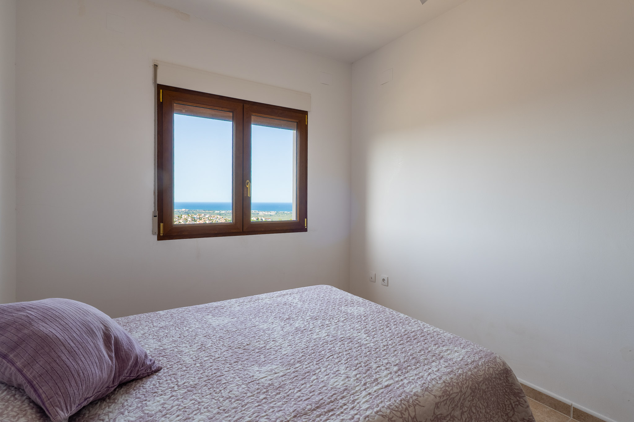 Dormitorio con vistas al mar