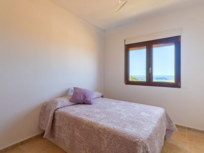 Dormitorio con vistas