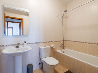 Cuarto de baño con bañera