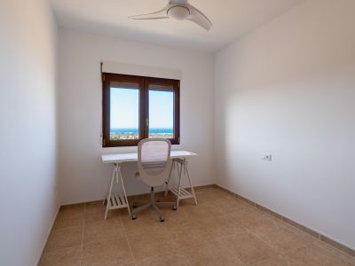 Dormitorio con vistas al mar