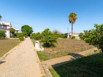 Jardín comunitario con vistas a la montaña