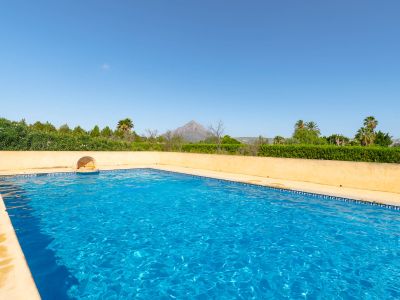 Piscina comunitaria con vistas