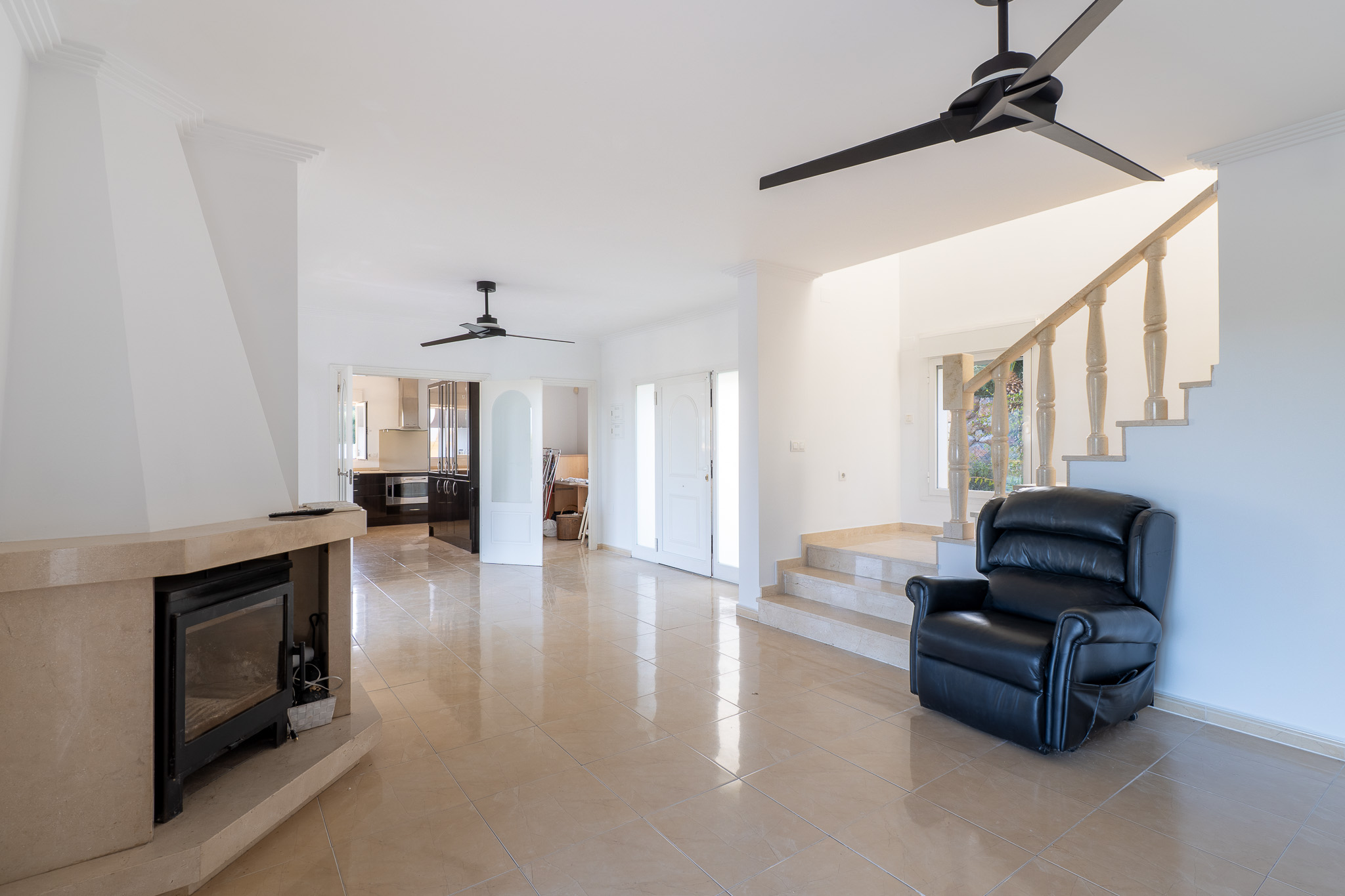 Salón con chimenea