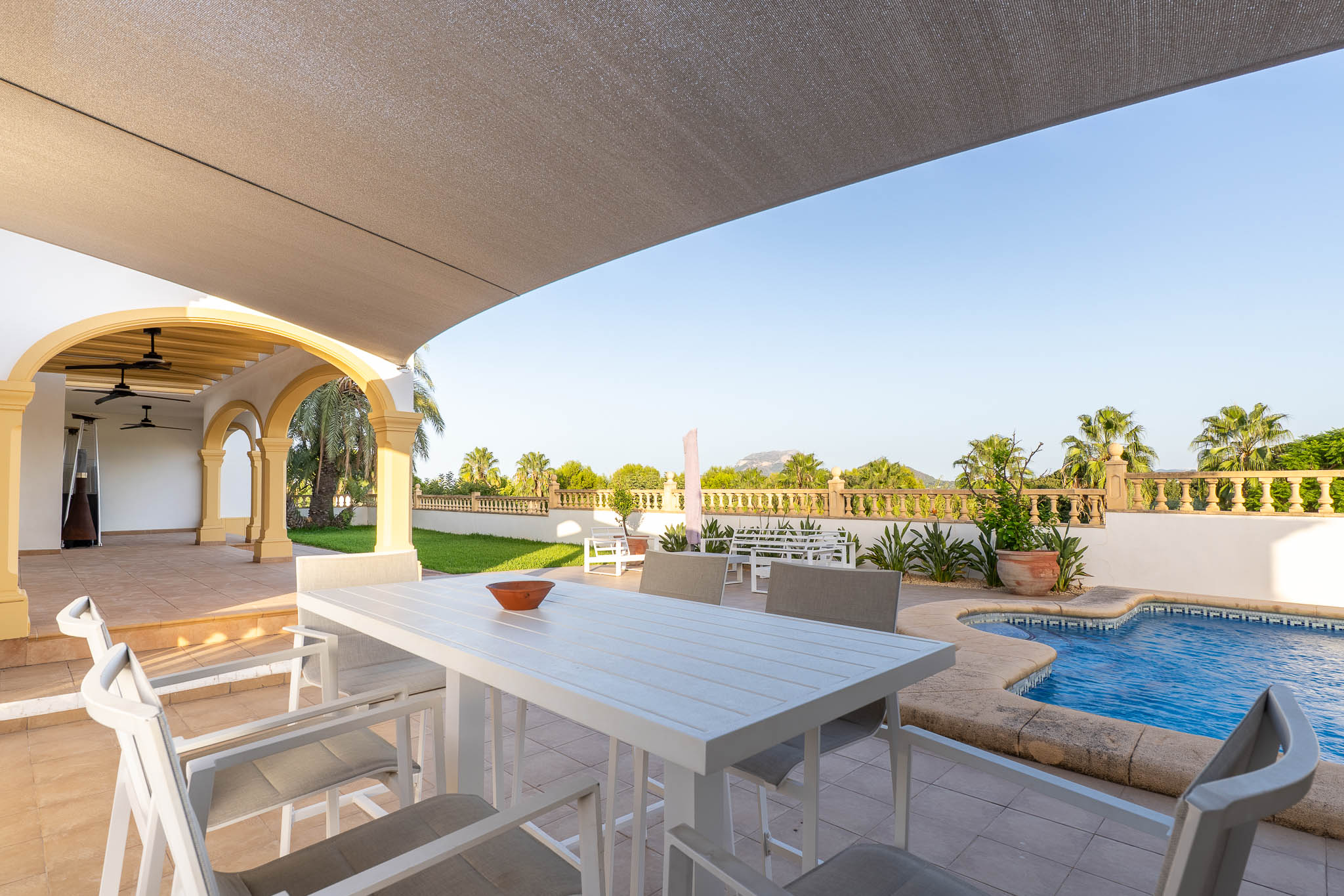 Terraza con piscina