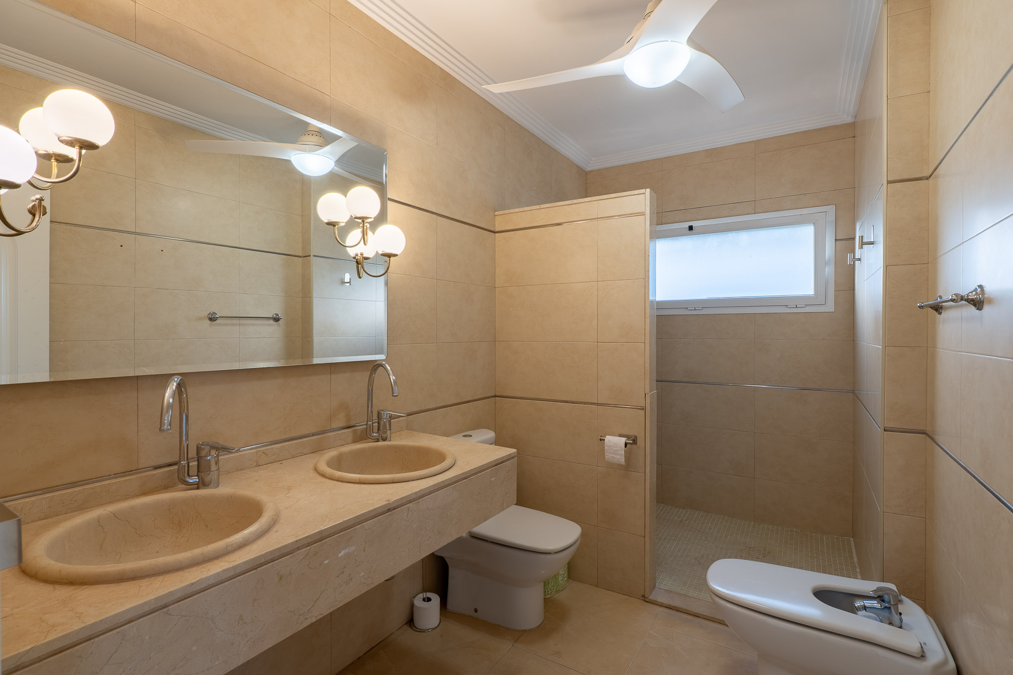 Cuarto de baño completo