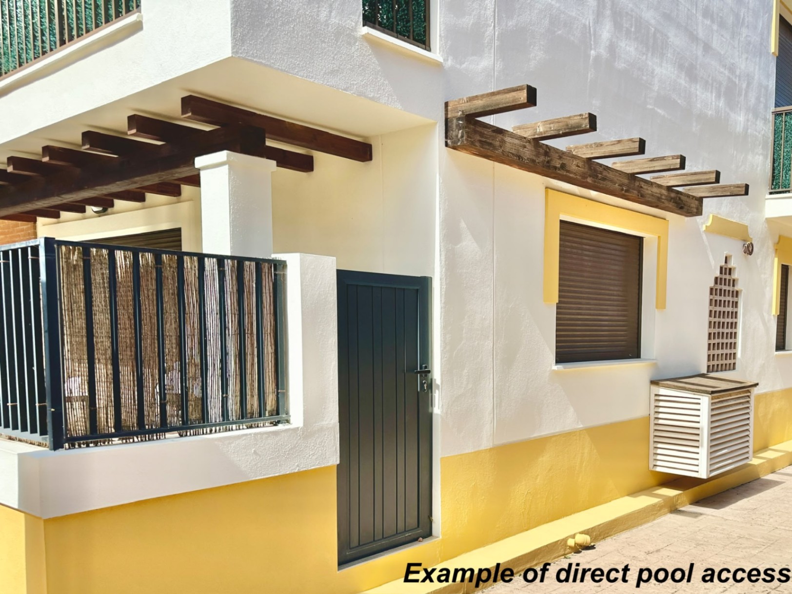 Exterior y acceso a la terraza