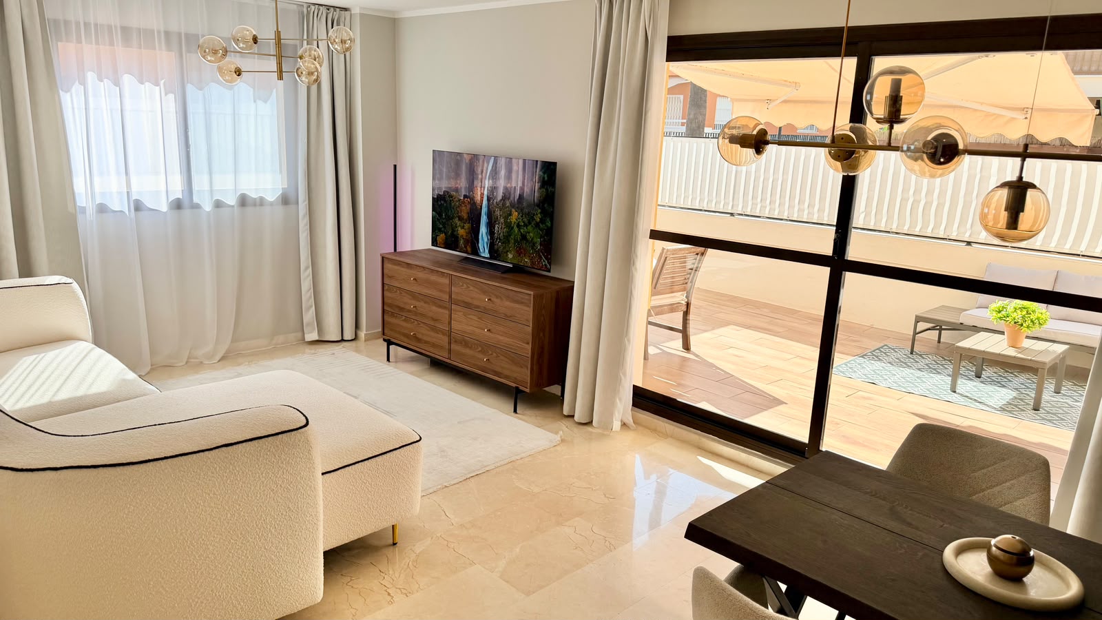 Salón con acceso a terraza