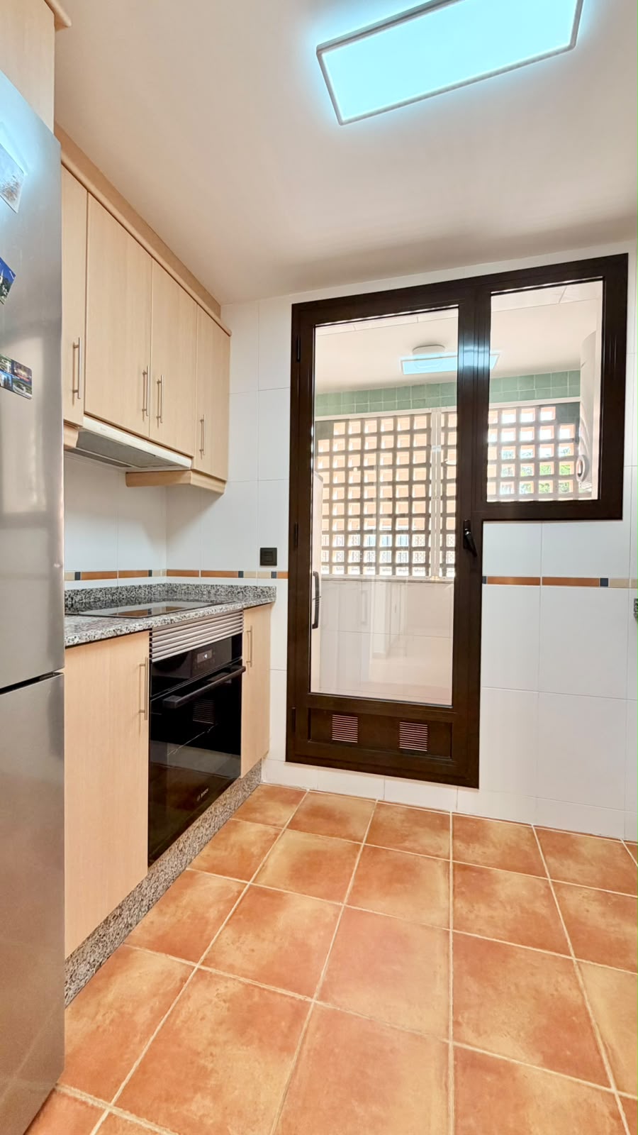 Cocina con acceso al lavadero