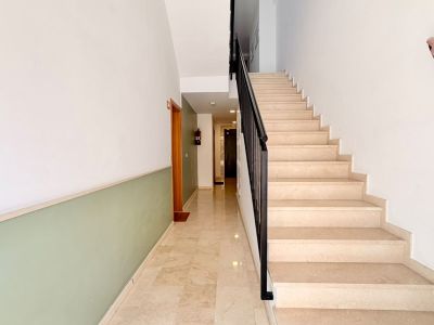 Escalera y pasillo comunitarios