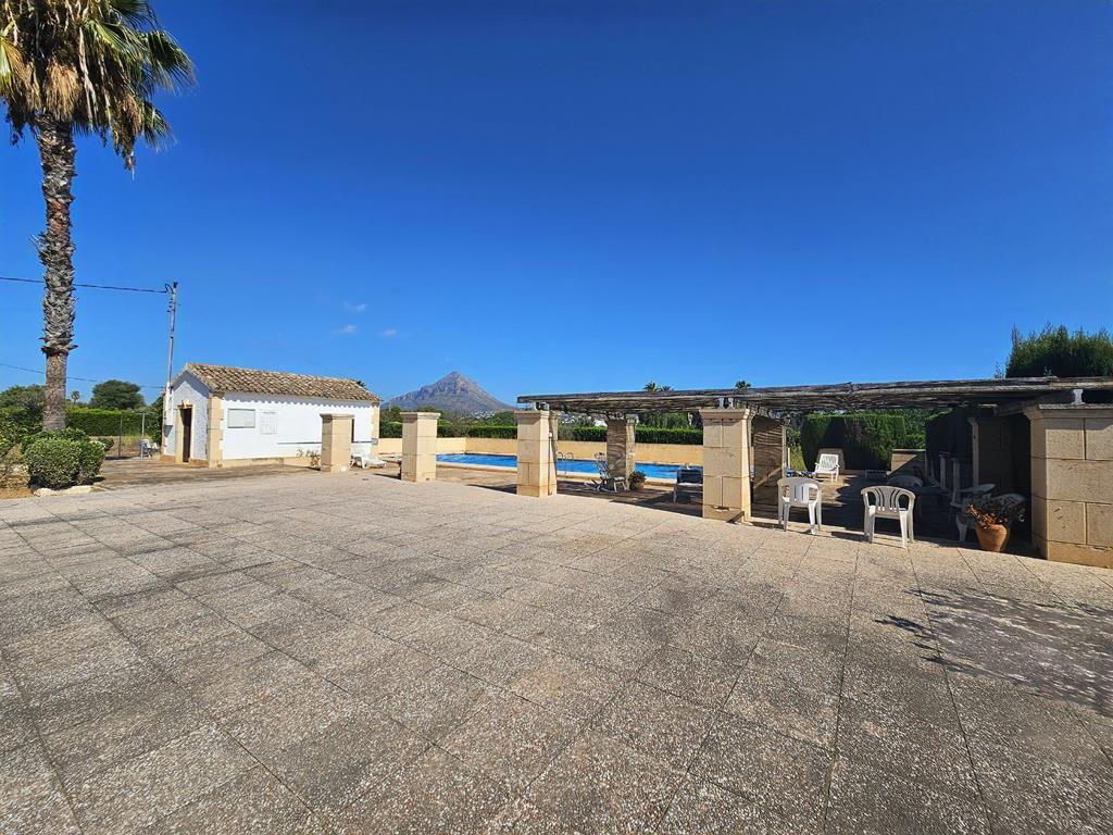 Piscina comunitaria y terraza