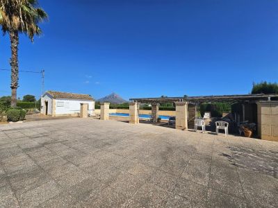 Piscina comunitaria y terraza