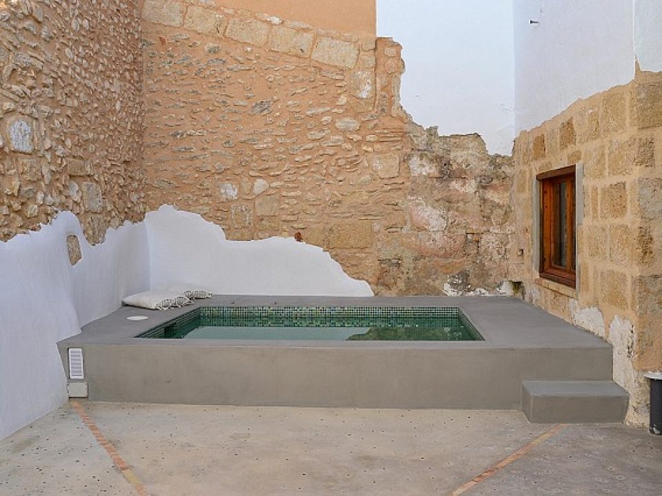 Patio con piscina