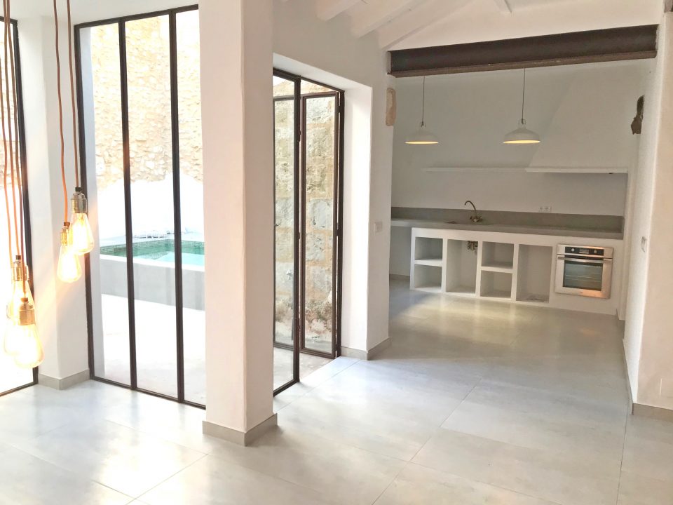 Cocina abierta y salón