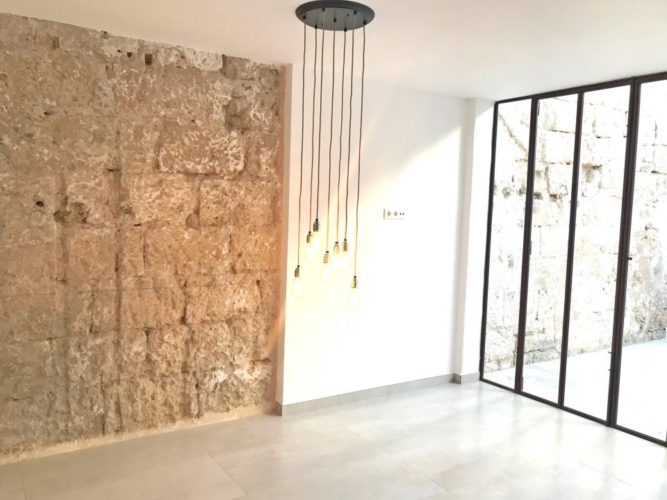 Salón con salida al patio