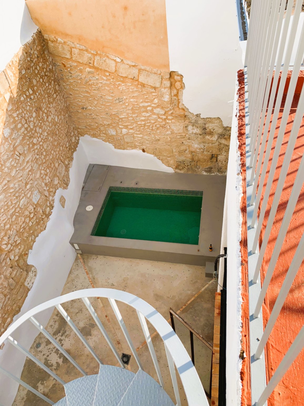 Patio con piscina