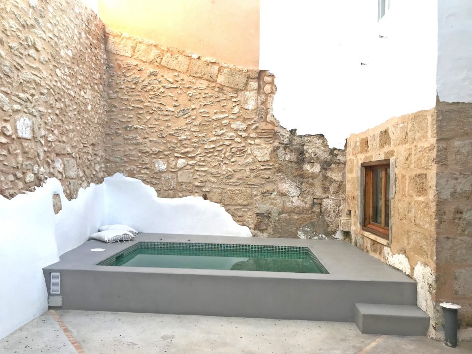 Patio con piscina