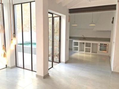 Cocina abierta y salón