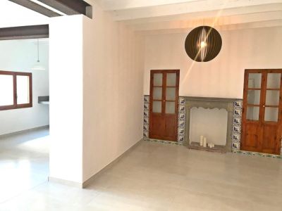 Salón con chimenea
