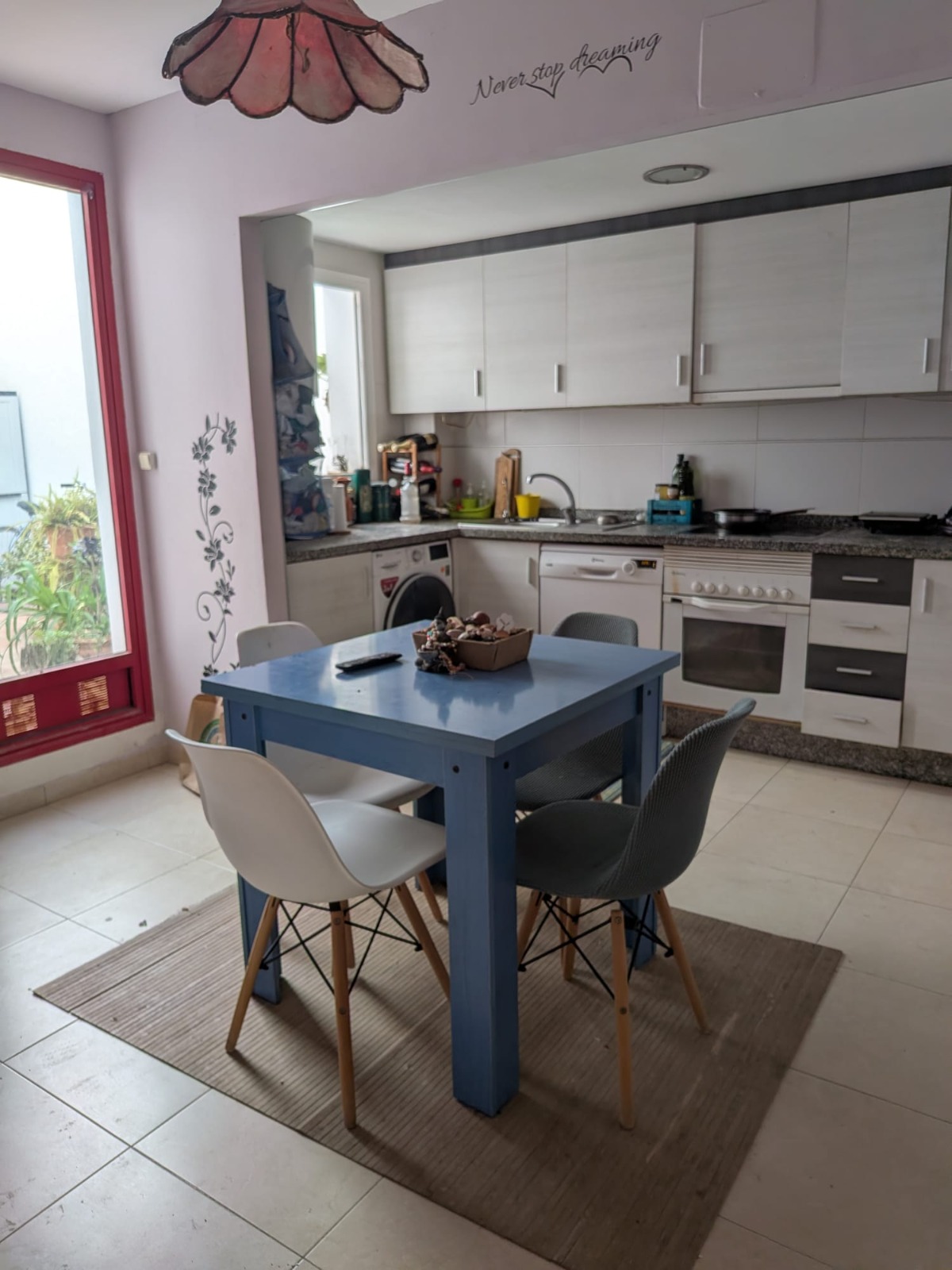 Cocina con acceso al patio