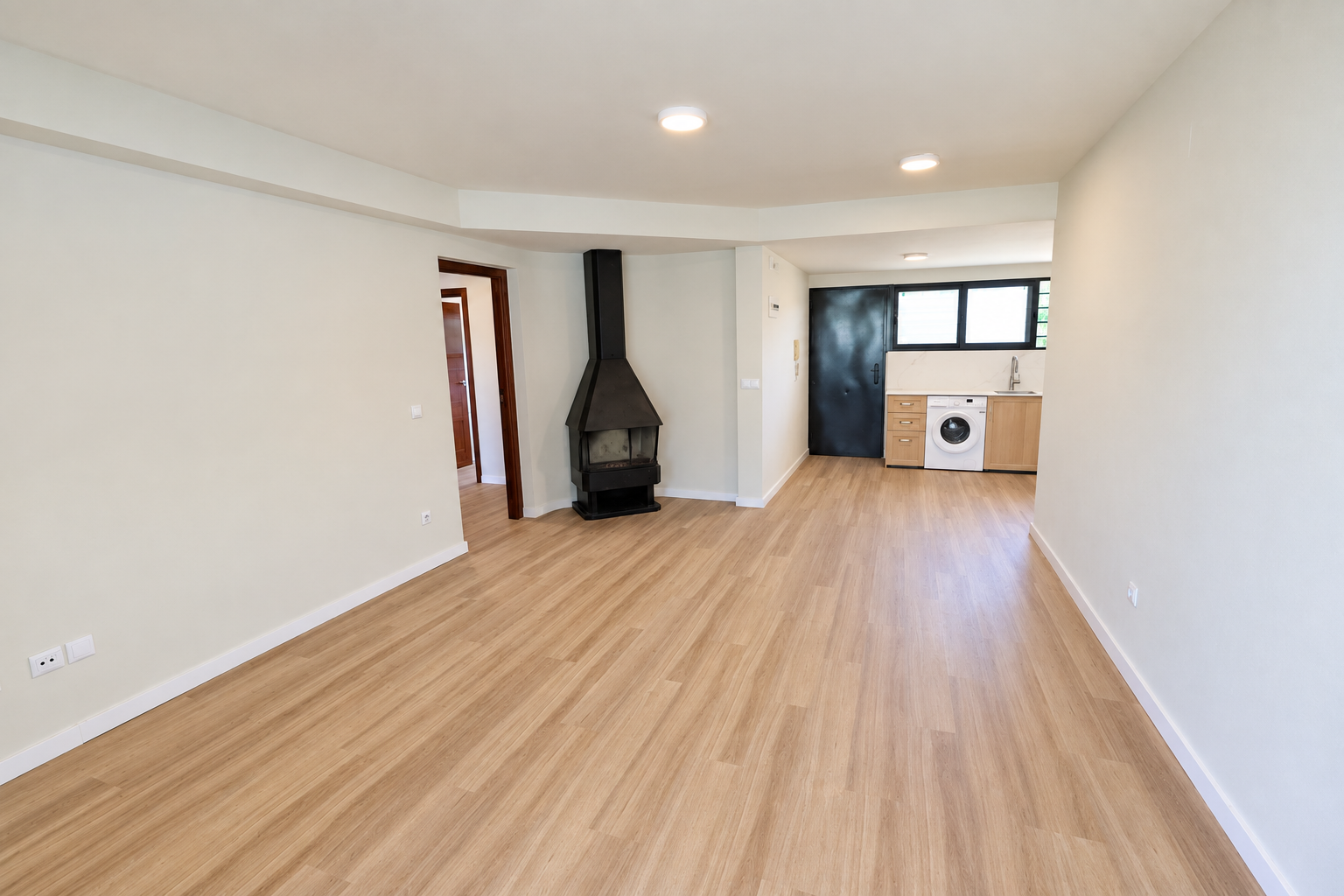Salón comedor con chimenea