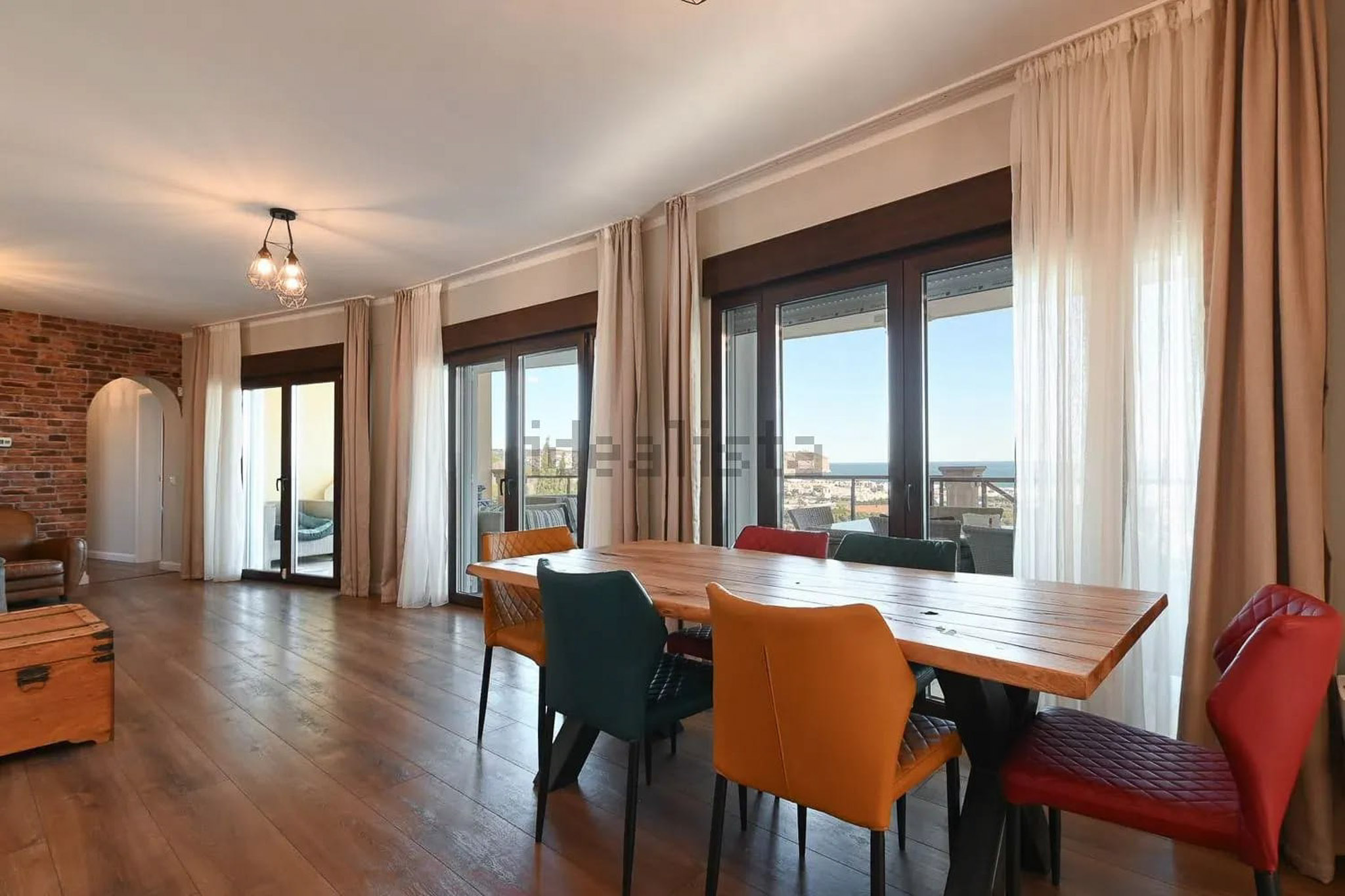 Comedor con vistas al mar