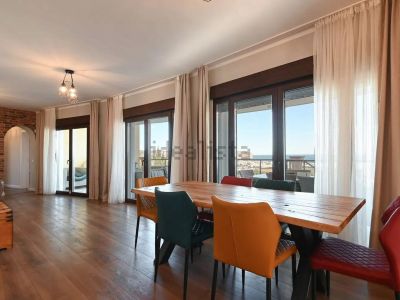 Comedor con vistas al mar