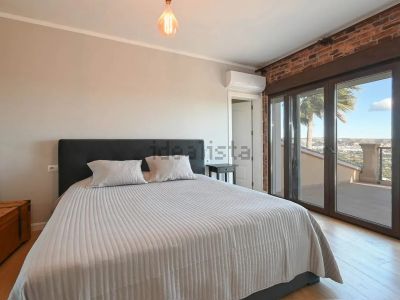 Dormitorio con terraza