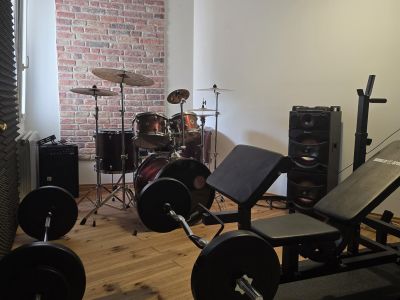 Gimnasio y sala de música