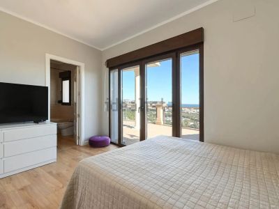 Dormitorio con vistas al mar