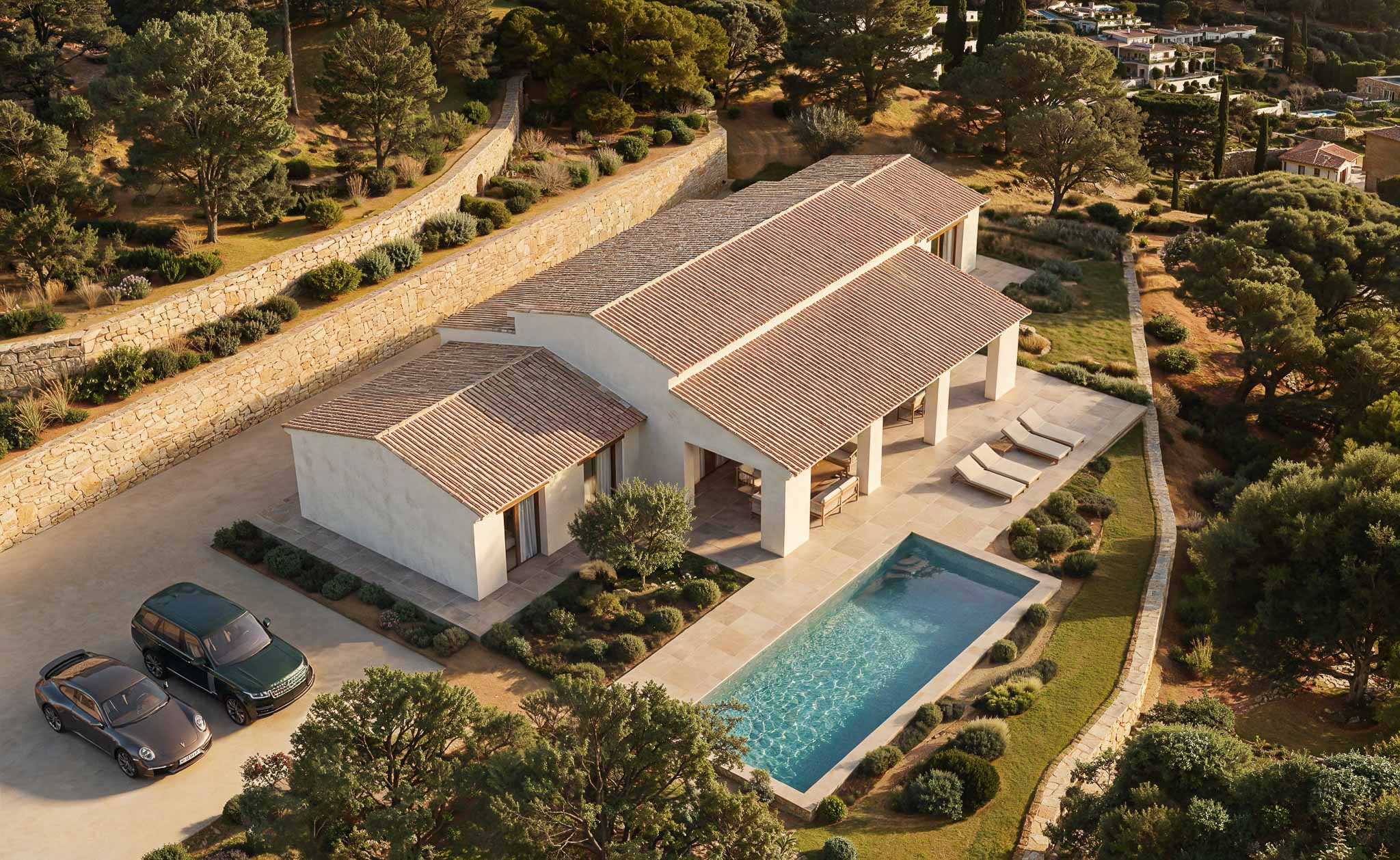 Vista aérea de villa y piscina
