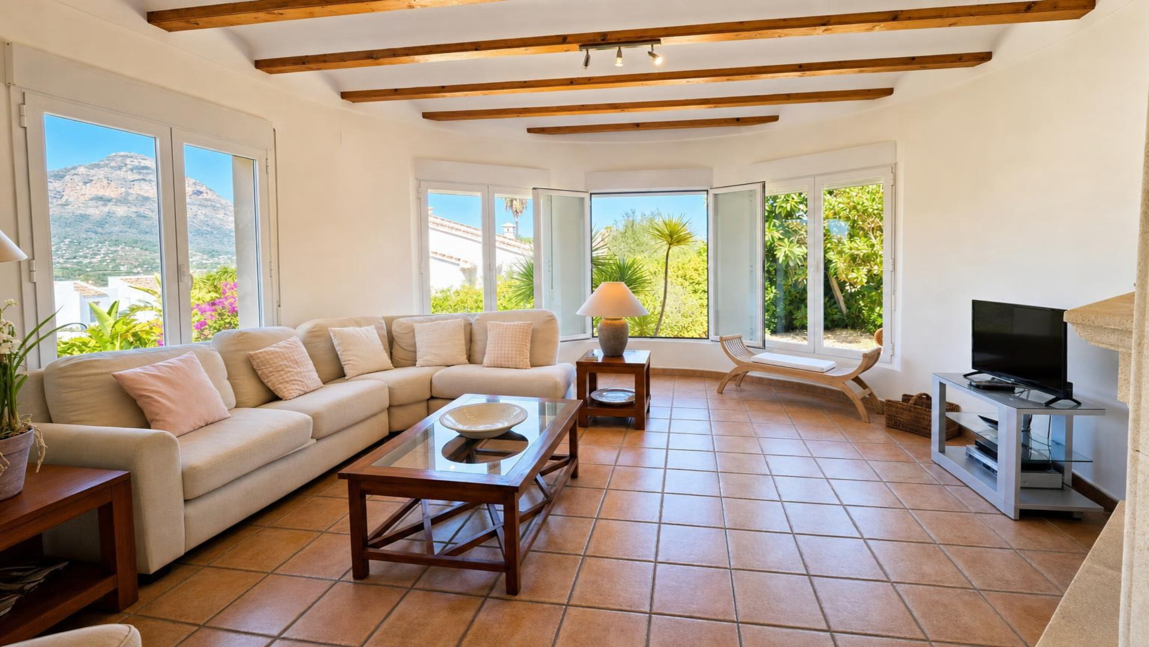 Encantadora villa de una sola planta con vistas al Montgó en Jávea