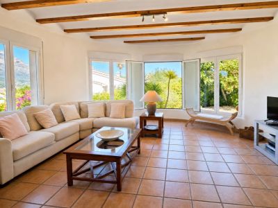 Encantadora villa de una sola planta con vistas al Montgó en Jávea