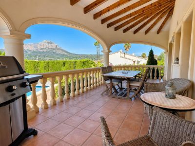 Encantadora villa de una sola planta con vistas al Montgó en Jávea