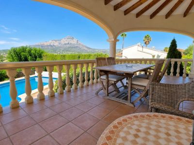 Encantadora villa de una sola planta con vistas al Montgó en Jávea