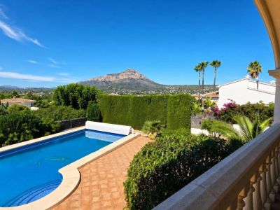Encantadora villa de una sola planta con vistas al Montgó en Jávea