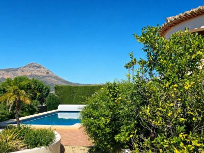 Encantadora villa de una sola planta con vistas al Montgó en Jávea