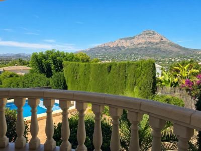 Encantadora villa de una sola planta con vistas al Montgó en Jávea