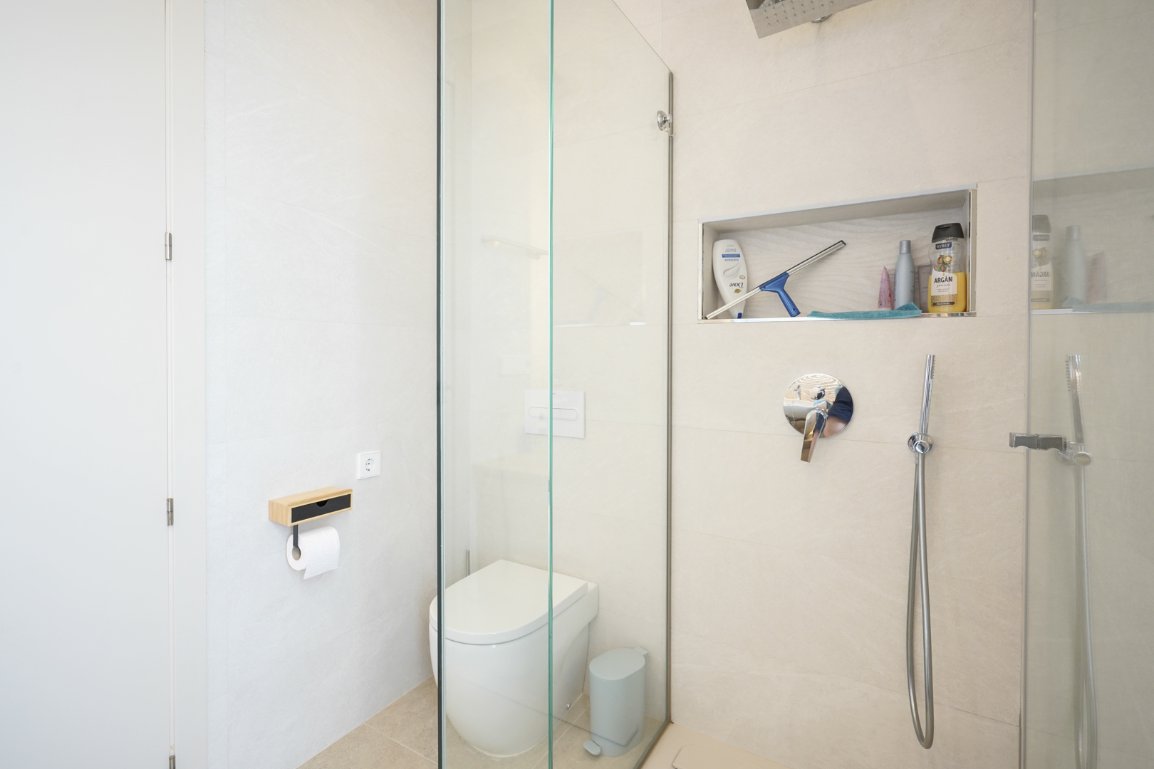 Cuarto de baño con ducha