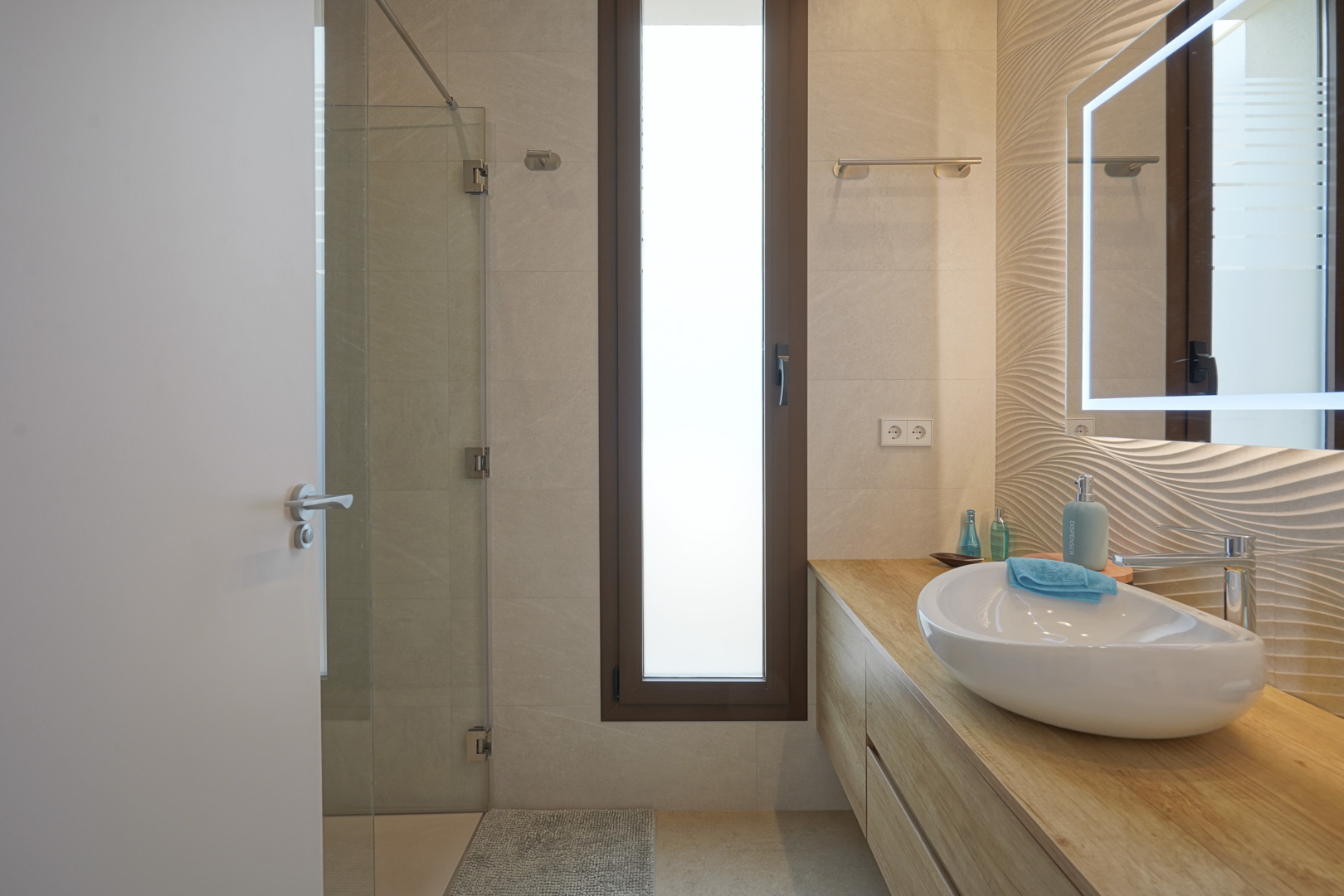Cuarto de baño con ducha