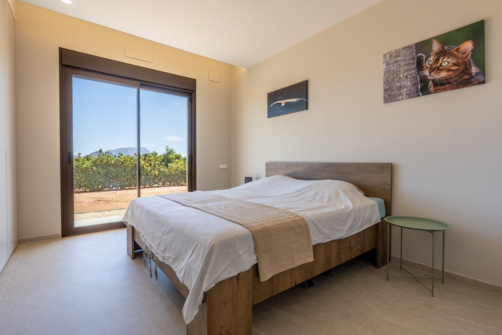 Dormitorio con acceso al exterior