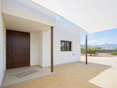Entrada principal de la villa