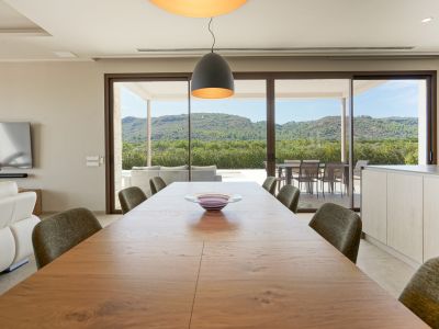 Comedor con vistas a la montaña