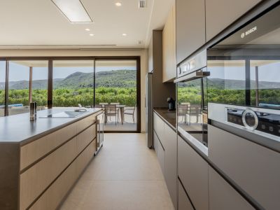 Cocina con vistas a la montaña