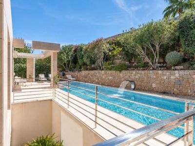 Piscina exterior y terraza