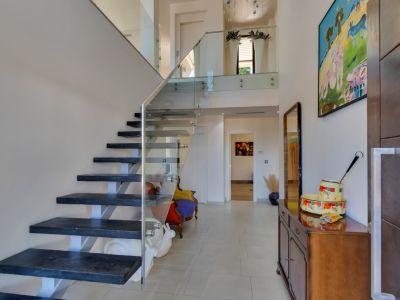 Recibidor con escalera