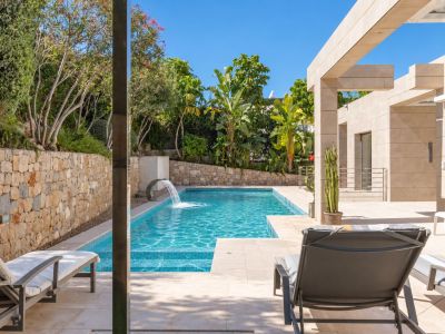 Piscina exterior y terraza