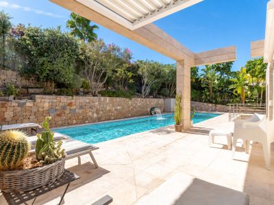 Piscina exterior y terraza