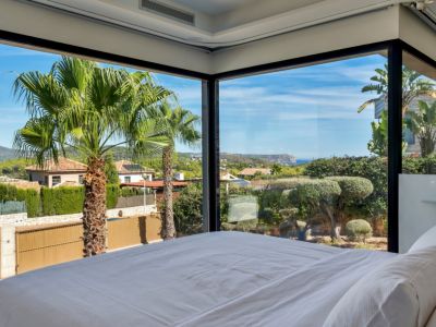 Dormitorio con vistas panorámicas