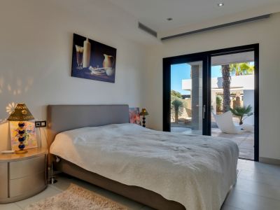 Dormitorio con acceso a terraza
